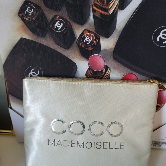 Coco Mademoiselle beauty pouch with her box. NWOT - Picture 2 of 4